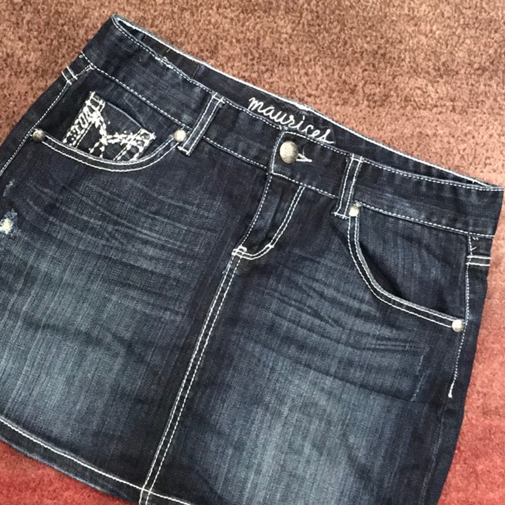 Short denim skirt embroidered pockets